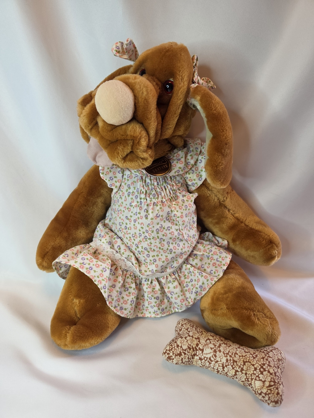 Vintage Ganz Bros Heritage Collection Wrinkles Brown Dog Hand Puppet & Bone.